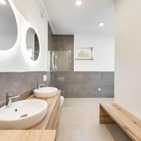 Chic With Finnish Sauna And Jacuzzi Apartman *