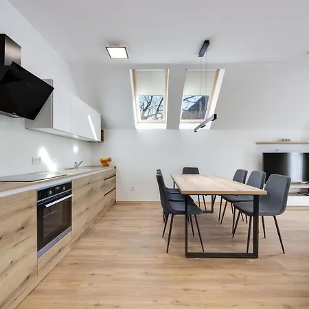 Apartment Chic With Finnish Sauna And Jacuzzi