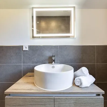 Chic With Finnish Sauna And Jacuzzi Apartment *