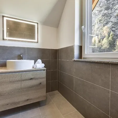 Chic With Finnish Sauna And Jacuzzi Apartment
