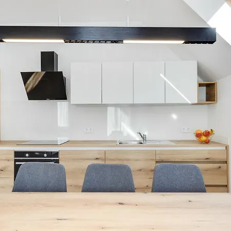 Apartment Chic With Finnish Sauna And Jacuzzi