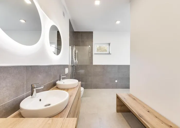 Chic With Finnish Sauna And Jacuzzi Apartment *