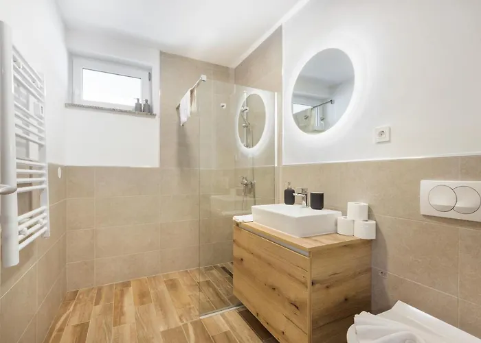 Chic With Finnish Sauna And Jacuzzi Apartament