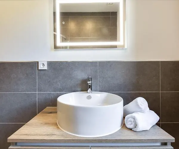 Chic With Finnish Sauna And Jacuzzi Apartament *