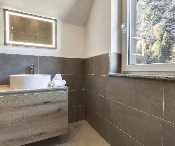 Chic With Finnish Sauna And Jacuzzi Apartment