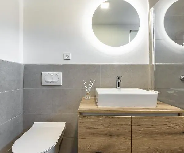 Chic With Finnish Sauna And Jacuzzi Apartment *