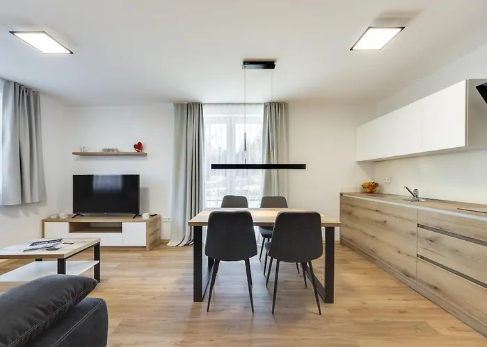 Chic With Finnish Sauna And Jacuzzi